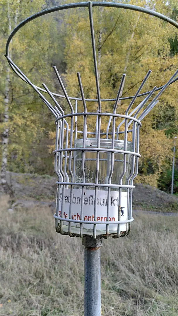 A funnel labeled "Dust Measuring Point"