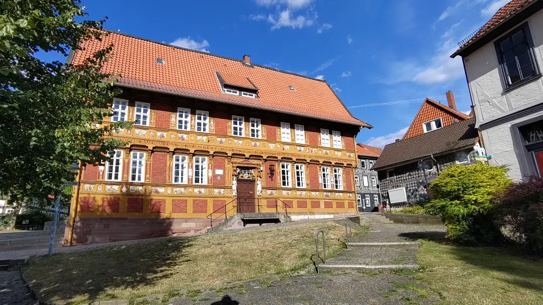 Die Lateinschule Alfeld, heute das städtische Museum. Ein Backsteinfachwerkbau mit reich verziertem Holzbalken