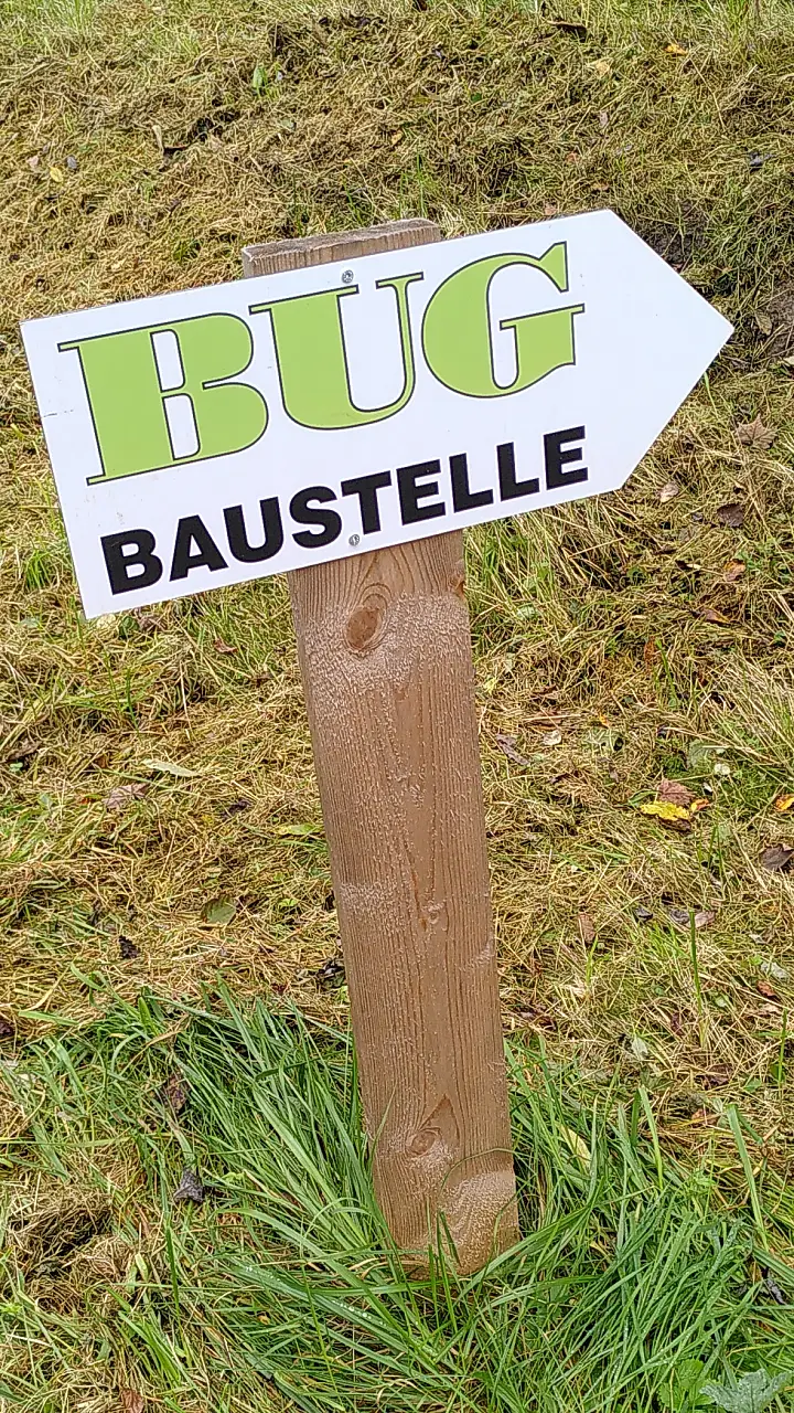 A sign reading "BUG construction site"