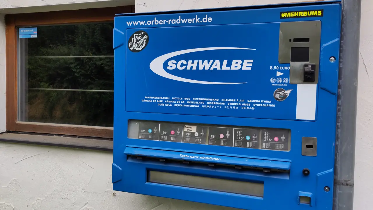 A blue vending machine from Schwalbe where you can buy bicycle tubes. In the top right corner it says "#MEHRBUMS" ("#MOREBANG").