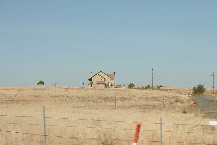 Typisch amerikanisch: ein Haus mitten in der Pampa