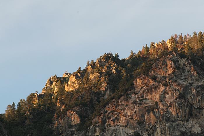 Golden glänzende Felsen